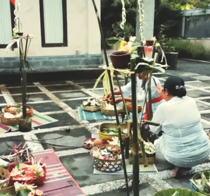 krishna-balarama-ashram-gelar-pacaruan-mlaspas