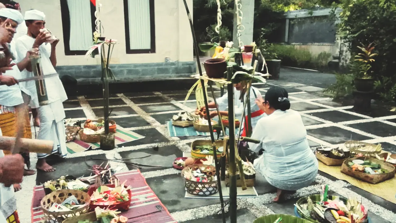 krishna-balarama-ashram-gelar-pacaruan-mlaspas